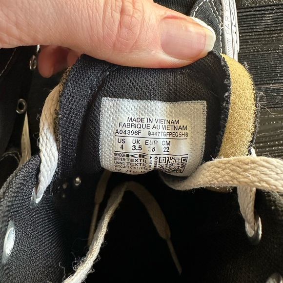 Youth Converse Chuck Taylors - Picture 4 of 5